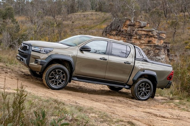 Toyota Hilux 2024 thêm biến thể hoàn toàn mới ảnh 1