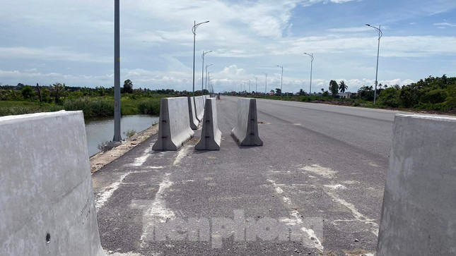 Vụ tai nạn khiến ca nương Tú Thanh tử vong: Dựng rào chắn cấm xe vào đường ven biển ảnh 3