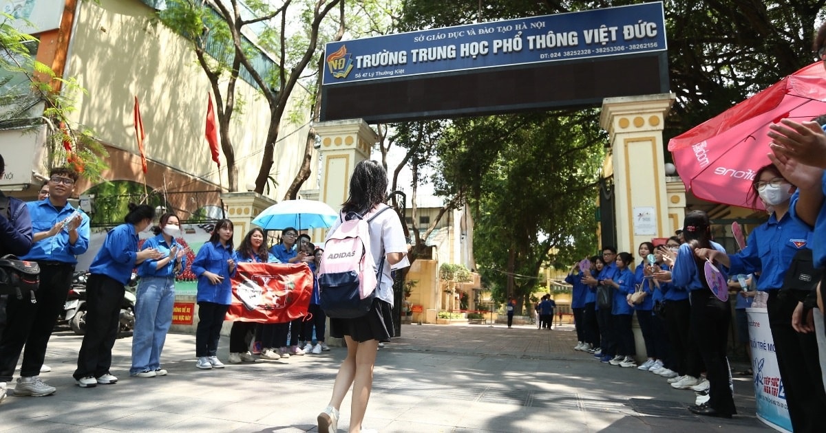 Con 9 năm học sinh xuất sắc vẫn trượt lớp 10, mẹ chật vật xoay hướng