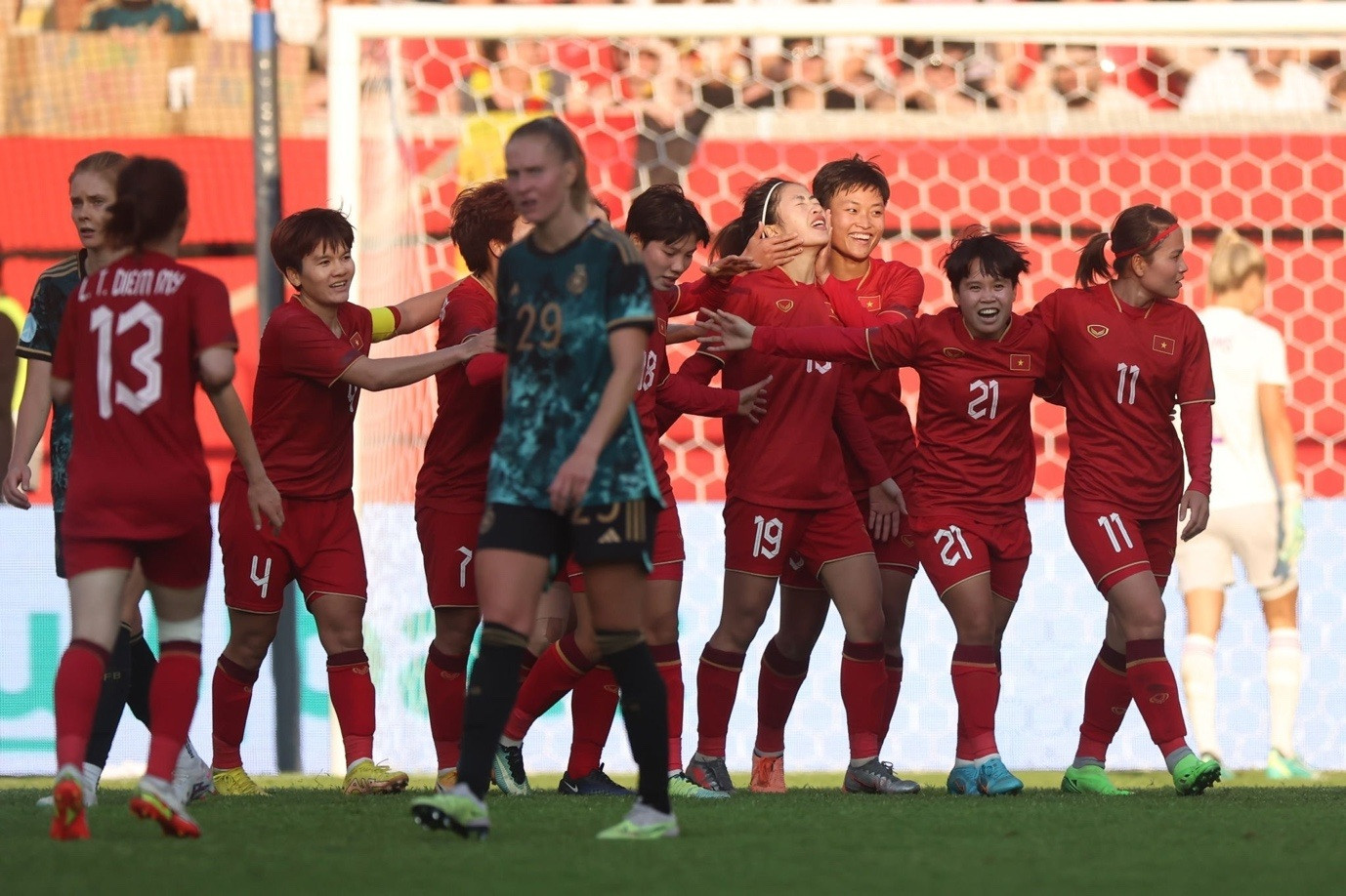Vì sao tuyển nữ Việt Nam đặt mục tiêu ghi bàn ở World Cup? - 2