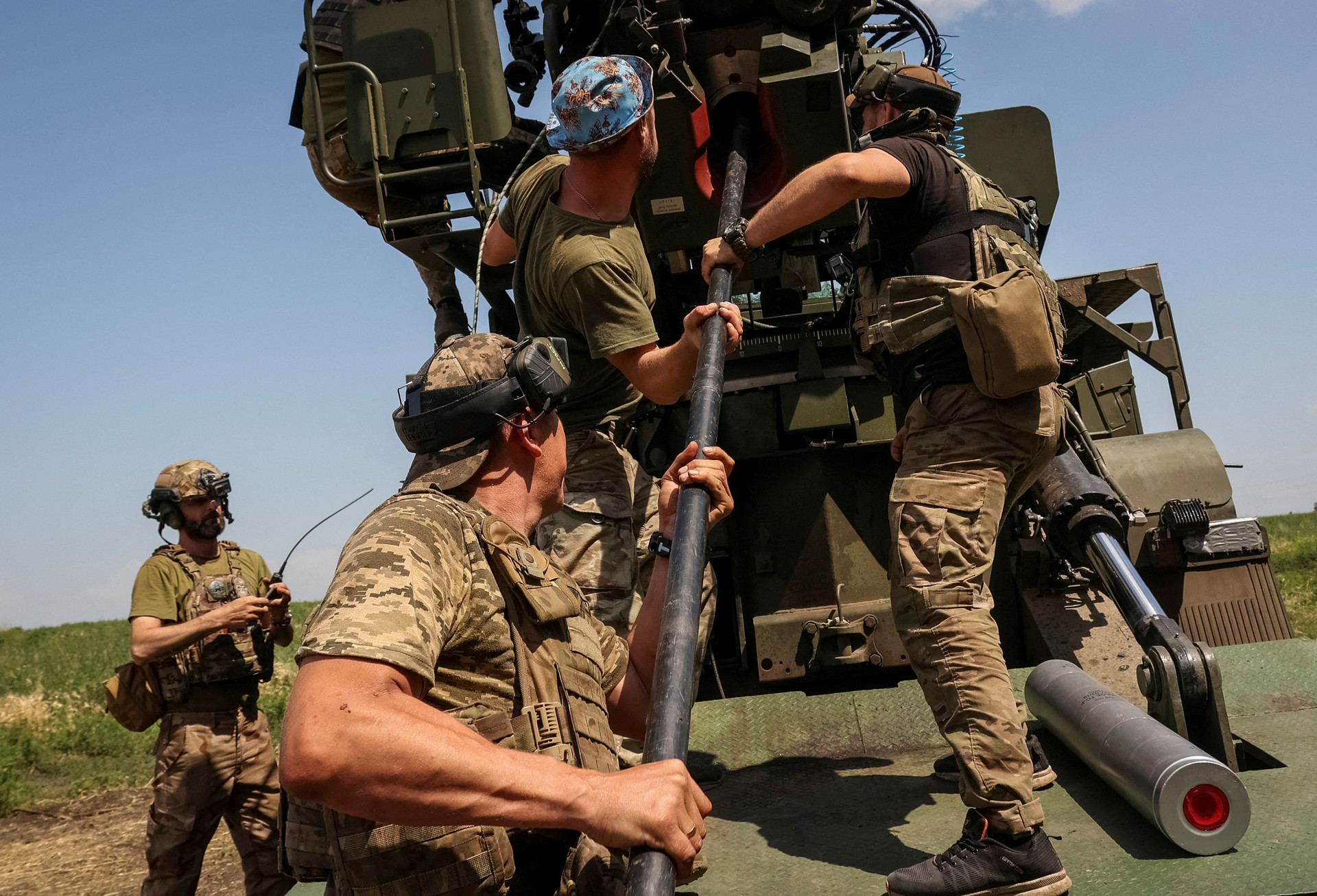 Ukraine tăng tốc phản công, đẩy Nga mắc kẹt ở điểm nóng Bakhmut - 1