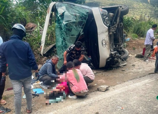 Tai nạn nghiêm trọng trên đèo Khánh Lê, 3 du khách nước ngoài tử vong - Ảnh 3.