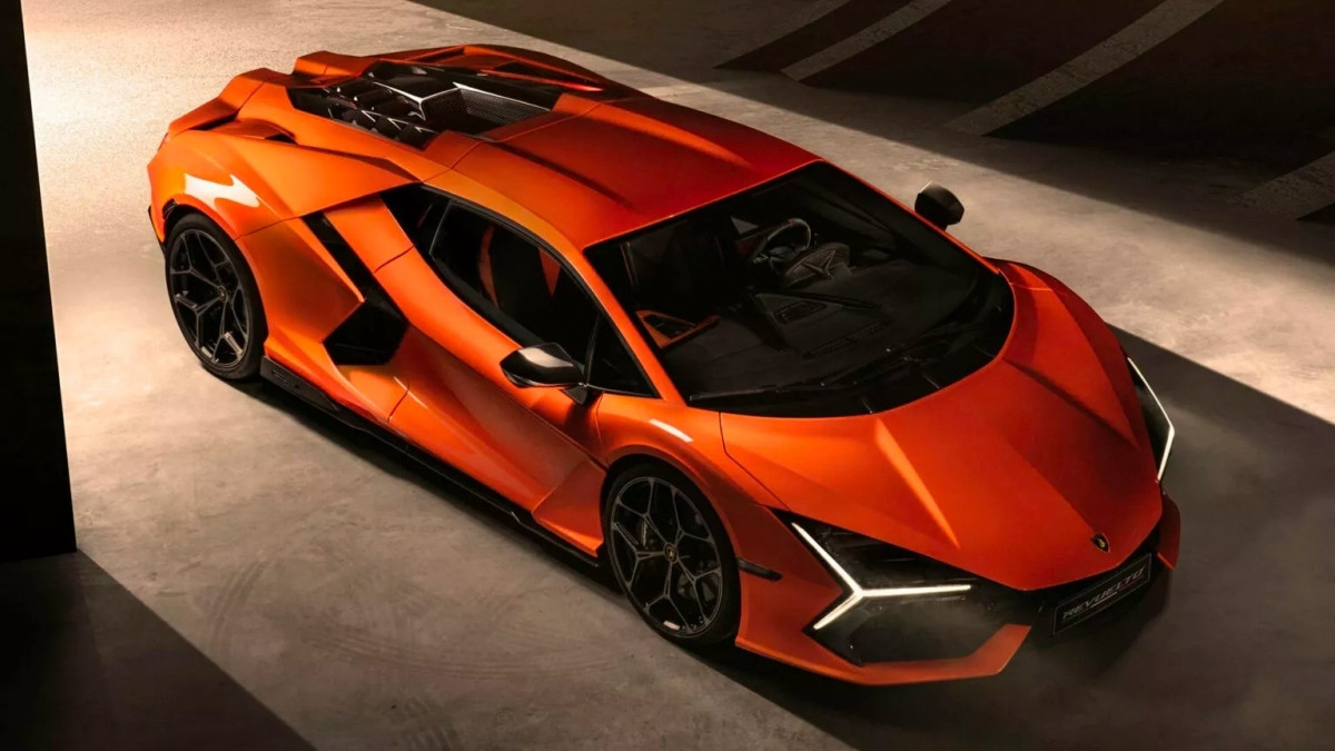 Lamborghini Revuelto được trang bị động cơ V12 PHEV.