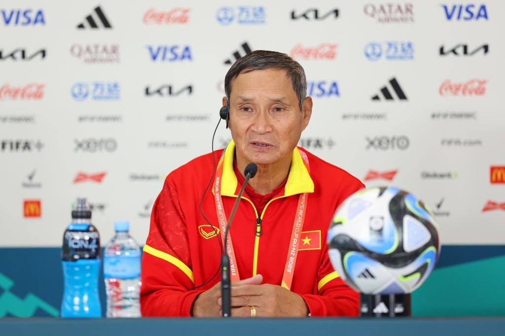 HLV Mai Đức Chung: Đội tuyển Việt Nam không buông xuôi trước Hà Lan - 1
