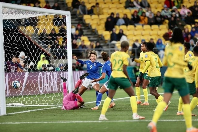 Thụy Điển đánh bại Argentina, Italy bị loại khó tin ở World Cup 2023 - 2