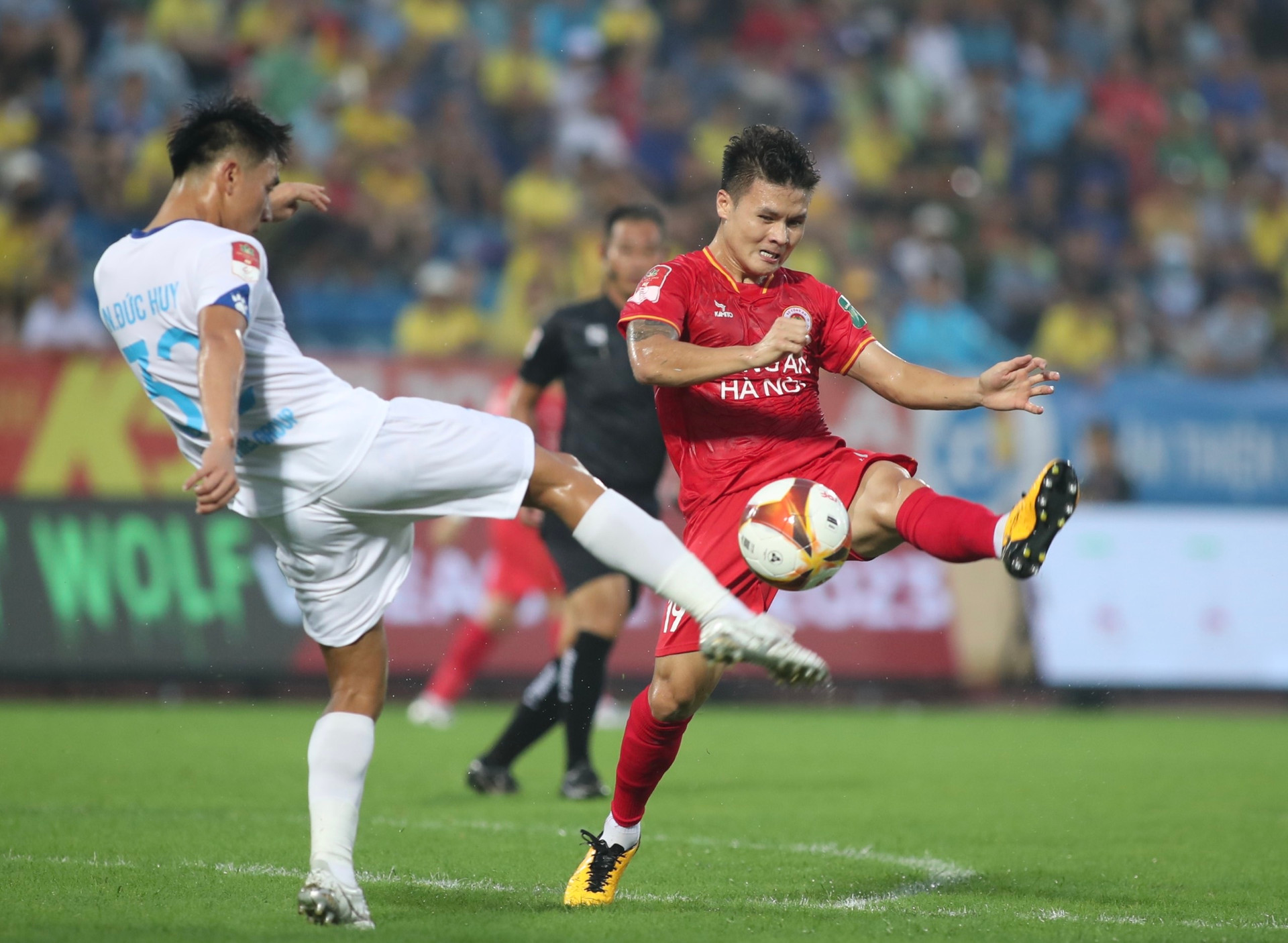 Quang Hải mờ nhạt, CLB Công An Hà Nội giành 3 điểm phút cuối - 3