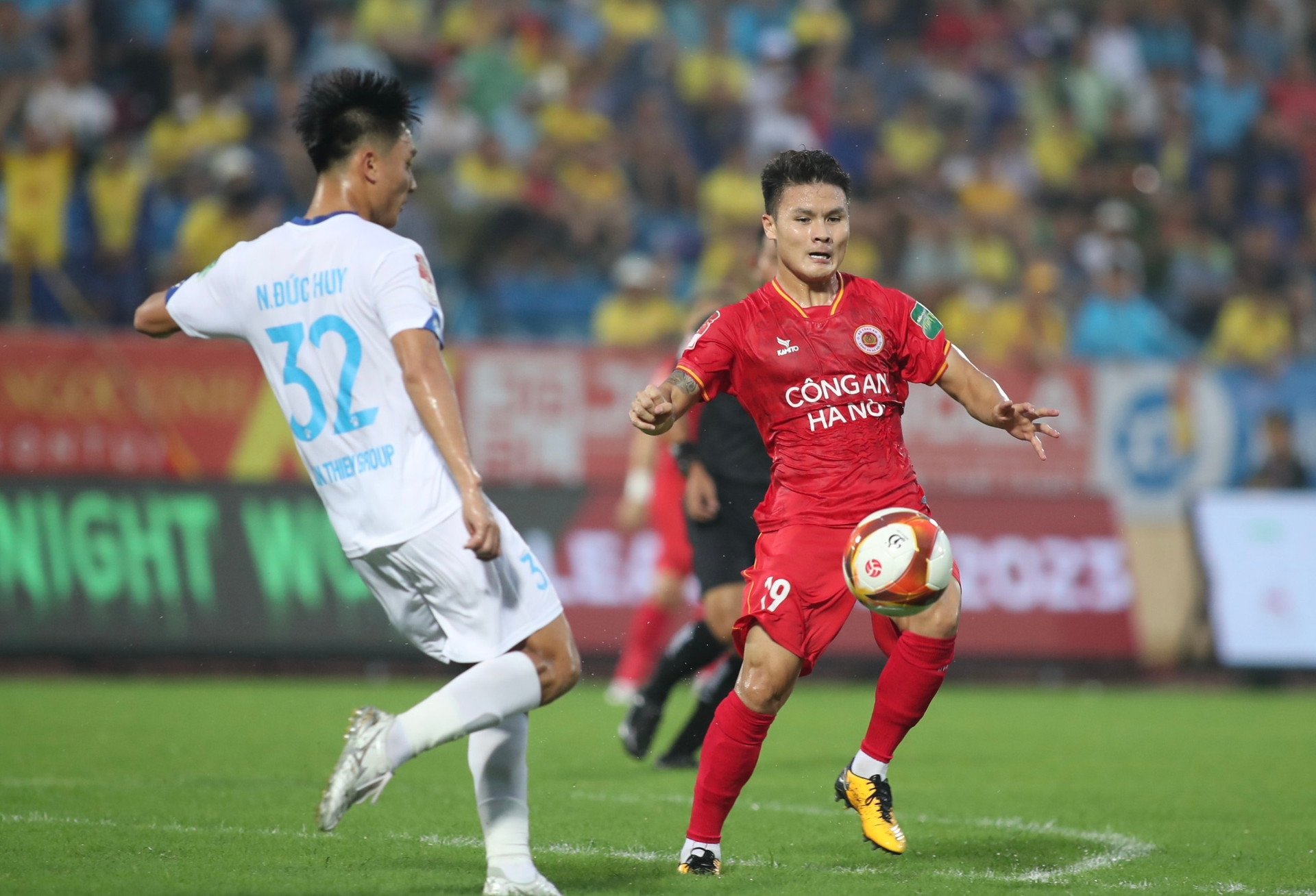Quang Hải mờ nhạt, CLB Công An Hà Nội giành 3 điểm phút cuối - 1