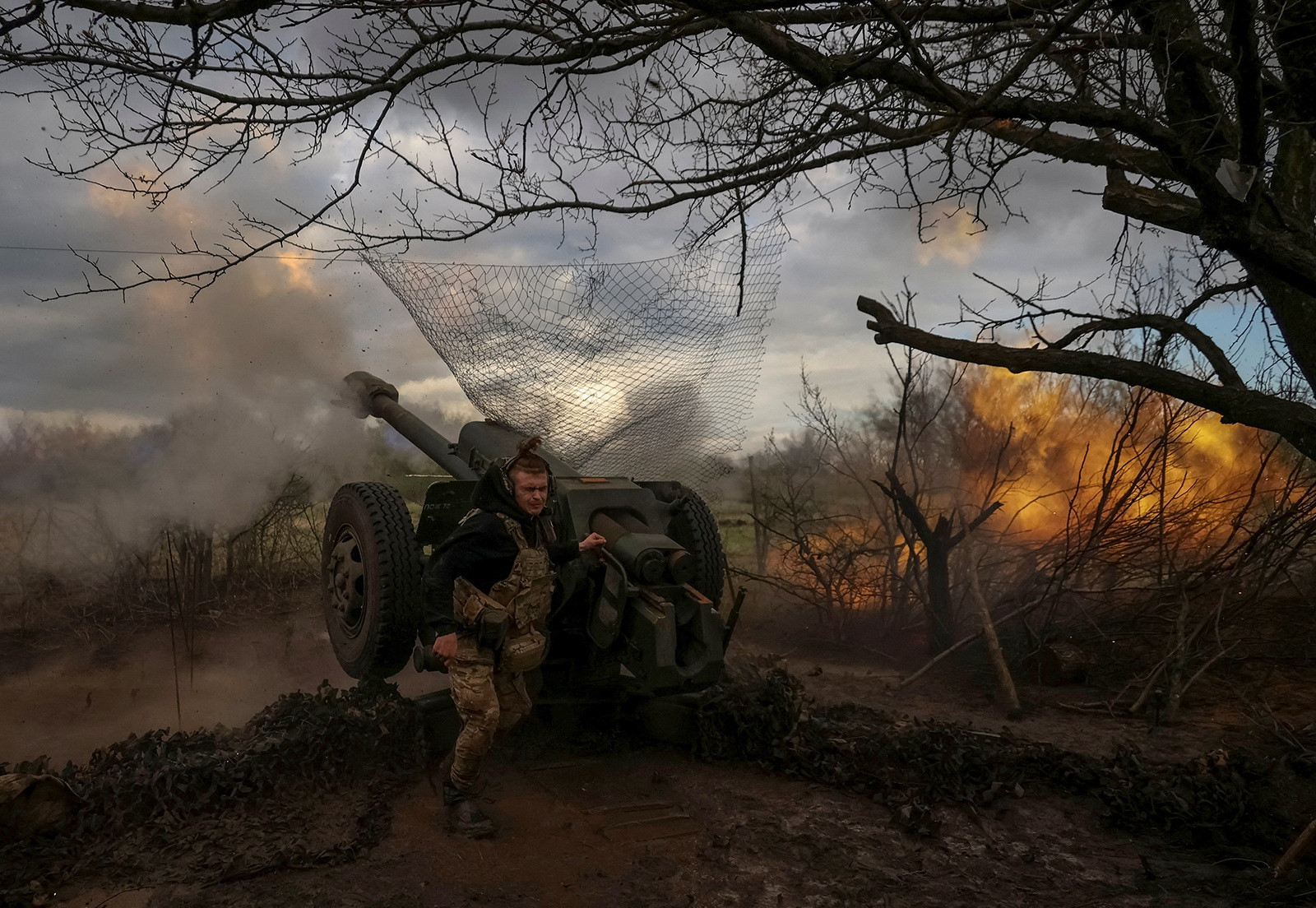 Nga tấn công toàn tuyến miền Đông Ukraine, giao tranh khốc liệt - 1