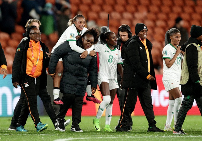 FIFA tái điều tra HLV tuyển Zambia vì quấy rối tình dục trước trận đấu cuối tại World Cup nữ 2023 - Ảnh 1.
