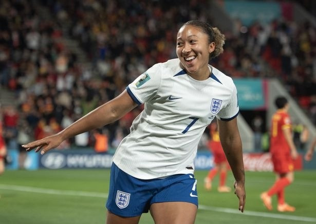 Chơi xấu đối thủ, ngôi sao nữ tuyển Anh đối diện án phạt nặng từ FIFA  - 2