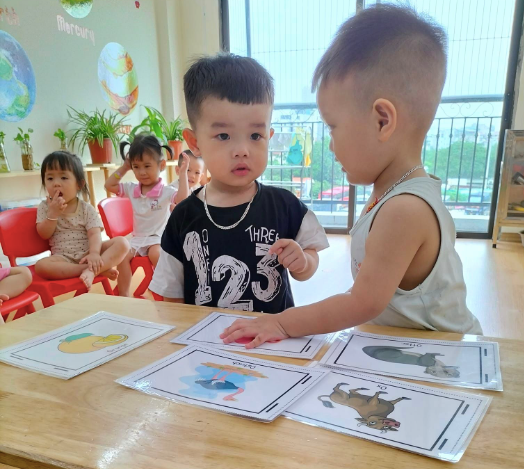 Nỗi khổ giáo viên mầm non: 'Trẻ sút cân, phụ huynh đến trường tìm cô... bắt đền'