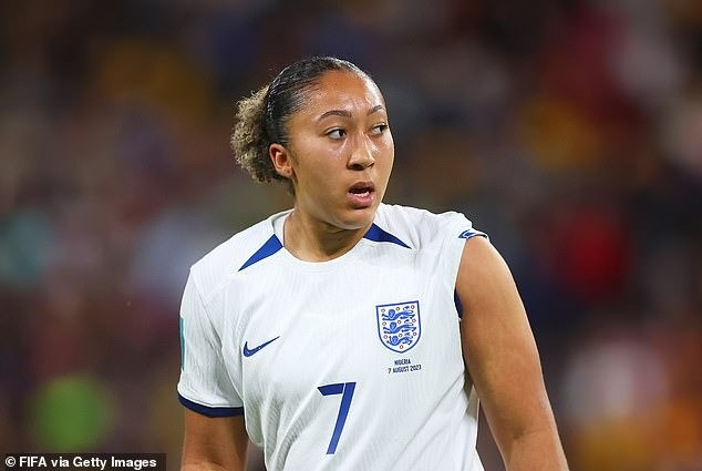FIFA chỉ treo giò 2 trận với hành vi xấu xí của ngôi sao nữ tuyển Anh - 2