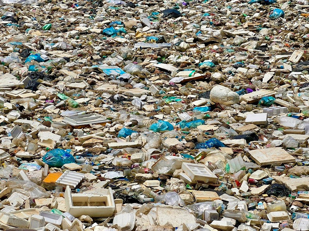 Rùng mình với hàng tấn rác thải chất đống ở đầm nước mặn Sa Huỳnh ảnh 14