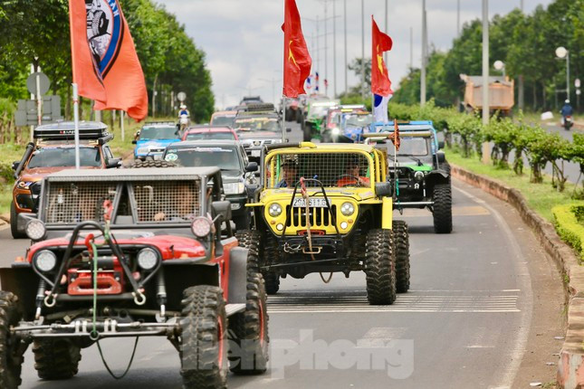 Hàng trăm ô tô địa hình diễu hành ở Đắk Lắk ảnh 1