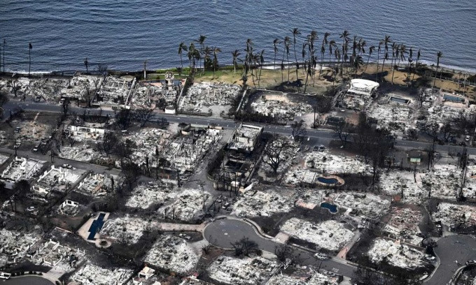 Ảnh chụp từ trên cao hôm 10/8 cho thấy một khu dân cư ở thị trấn Lahaina, đảo Maui, Hawaii, chỉ còn lại đống tro tàn sau vụ cháy rừng hồi tuần trước. Ảnh: AFP