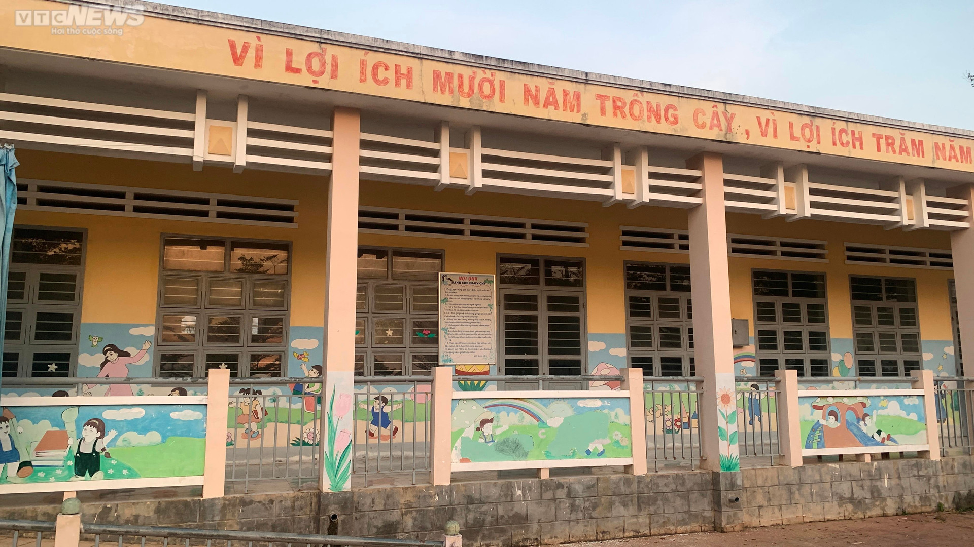 Điểm Trường mẫu giáo Thái Xuân được xây dựng 1 tầng, có 4 phòng học, sau khi bàn giao và nghiệm thu đưa vào sử dụng thì chỉ dạy 1 phòng còn 3 phòng để trống.