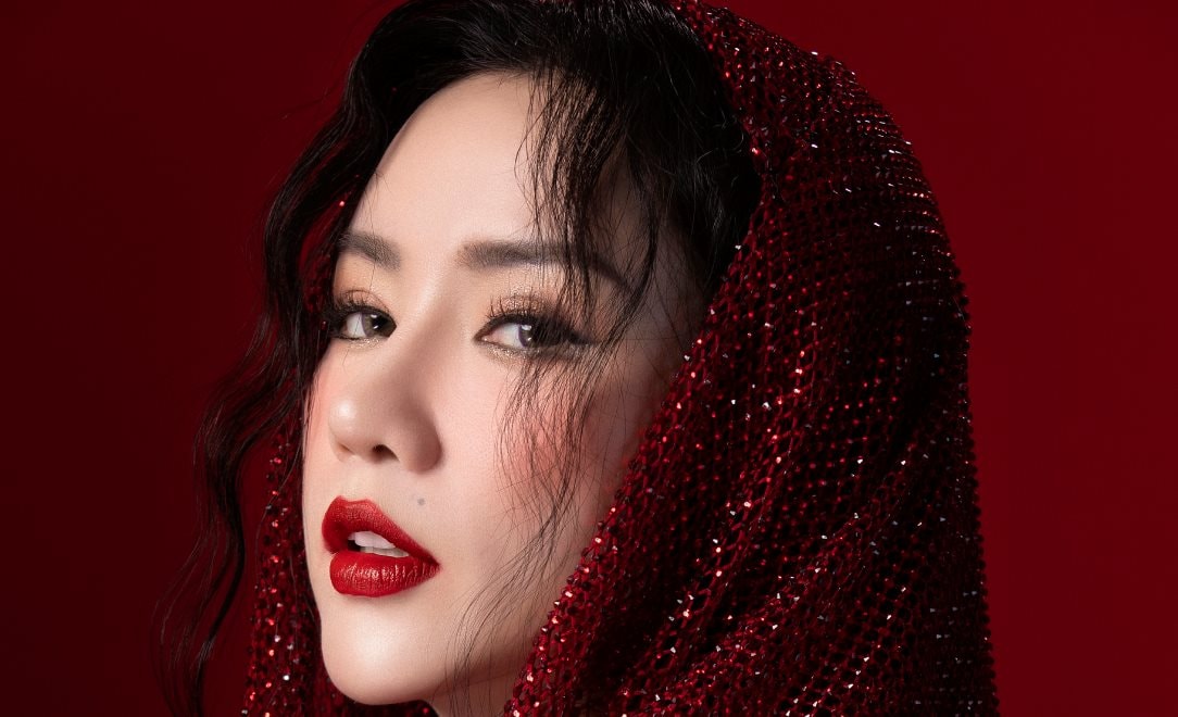 Mẹ đơn thân Triệu Hồng Ngọc quyến rũ như gái đôi mươi