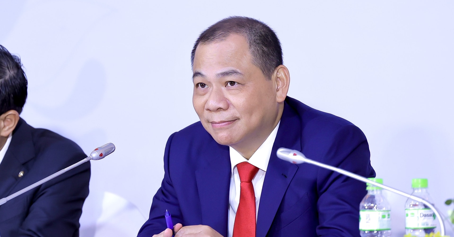 Ông Phạm Nhật Vượng có 37,5 tỷ USD, xếp 33 thế giới, ngang tỷ phú Lý Gia Thành