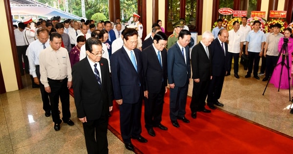 Chủ tịch nước Võ Văn Thưởng viếng, dâng hương tại đền thờ Chủ tịch Tôn Đức Thắng