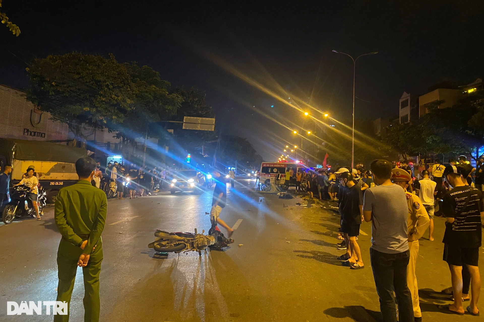Tai nạn giao thông ở Hà Nội lúc nửa đêm, chiến sỹ công an 19 tuổi tử vong - 1
