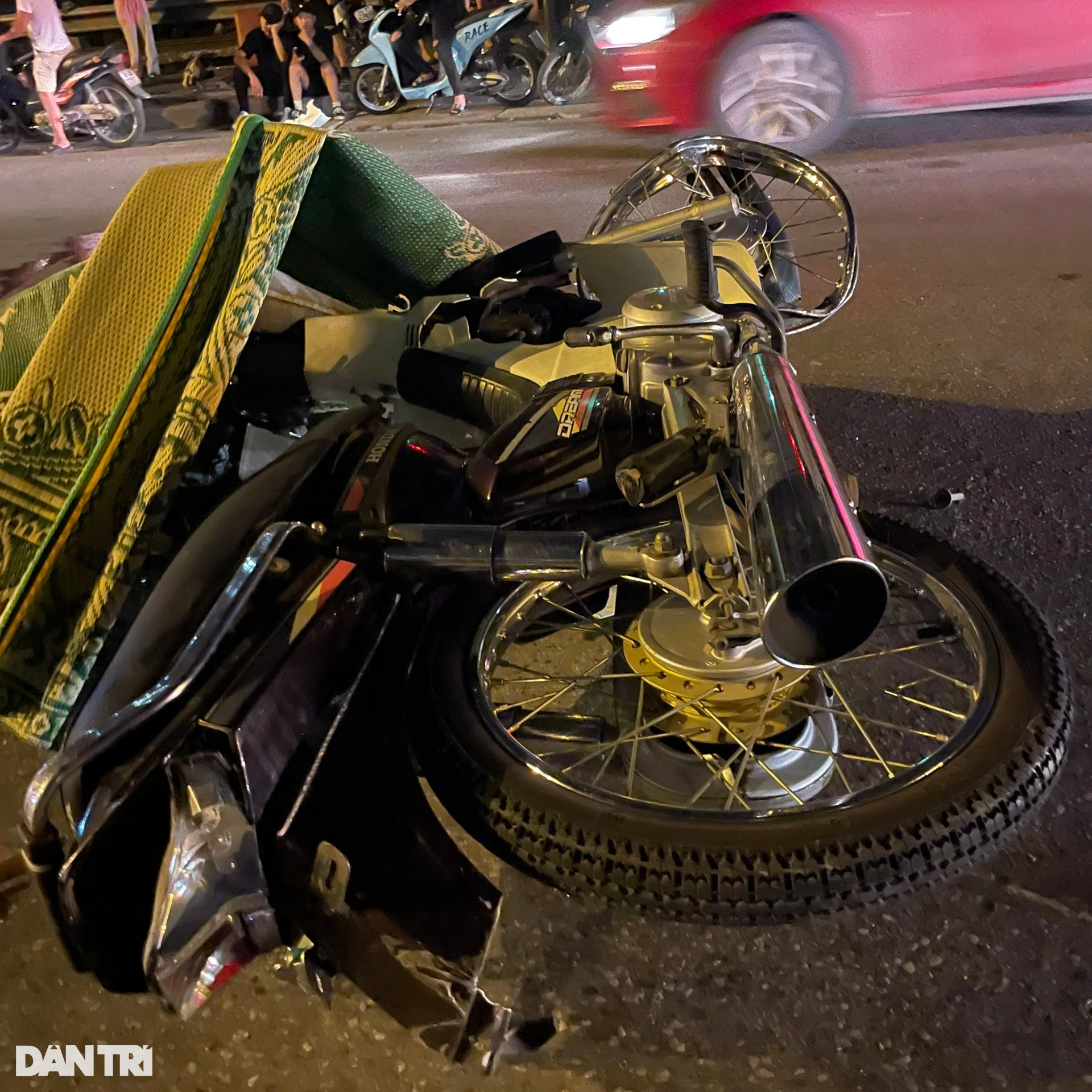 Tai nạn giao thông ở Hà Nội lúc nửa đêm, chiến sỹ công an 19 tuổi tử vong - 3