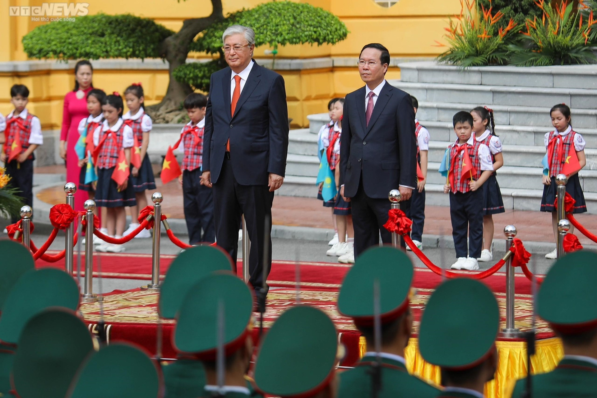 Toàn cảnh lễ đón Tổng thống Kazakhstan thăm chính thức Việt Nam - 1