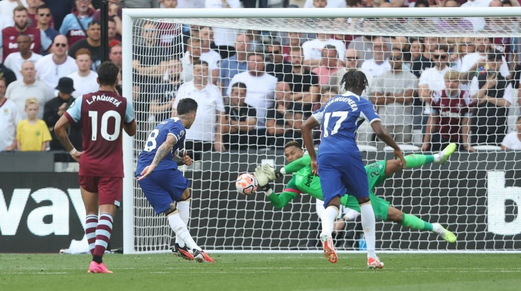 Enzo Fernandez đá hỏng 11m, Chelsea thua 10 người của West Ham - 2
