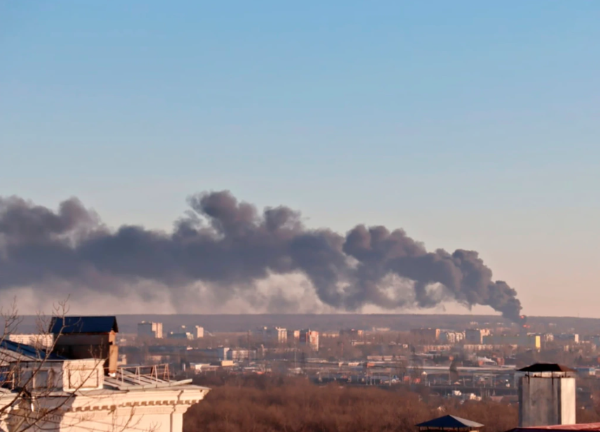 Ukraine tuyên bố tấn công sân bay Nga, loạt máy bay chiến đấu trúng hỏa lực - 1