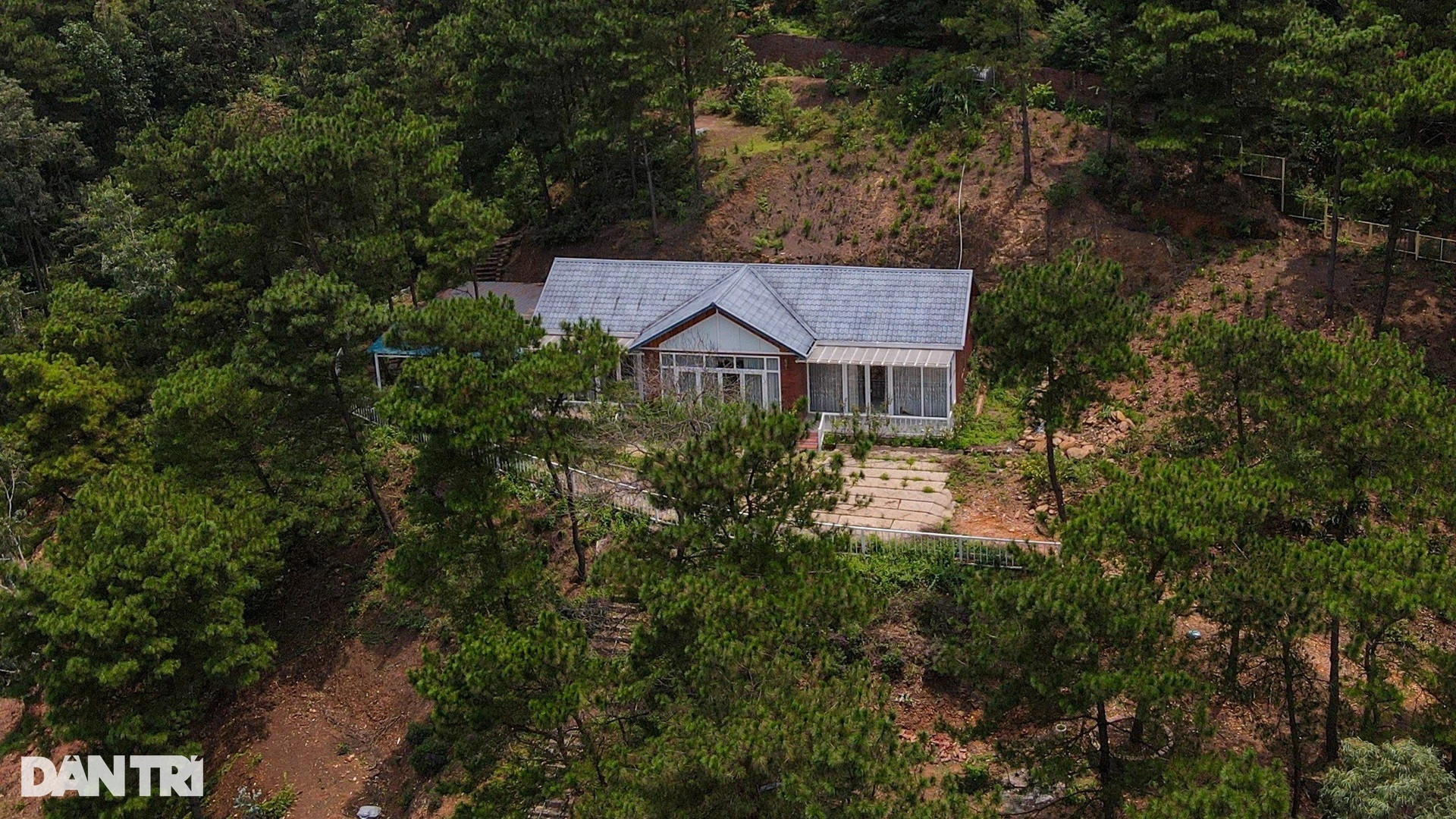 Lấn chiếm đất rừng Sóc Sơn: Phá dỡ căn nhà đầu tiên - 1