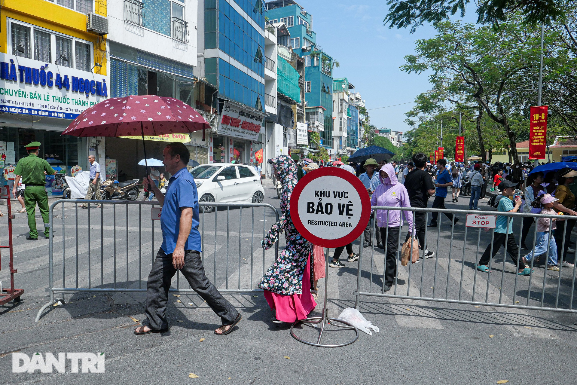 Người dân vượt cả trăm km xếp hàng chờ vào Lăng viếng Chủ tịch Hồ Chí Minh - 7