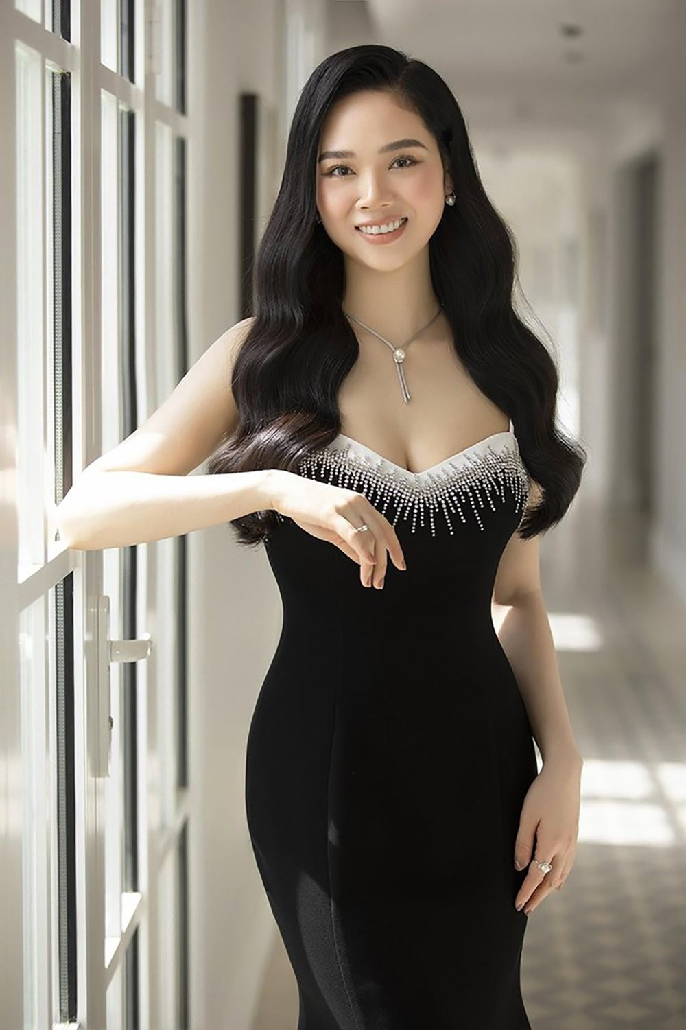 Ở tuổi U40, thân hình và vẻ đẹp dịu dàng của “Hoa hậu bí ẩn nhất Việt Nam