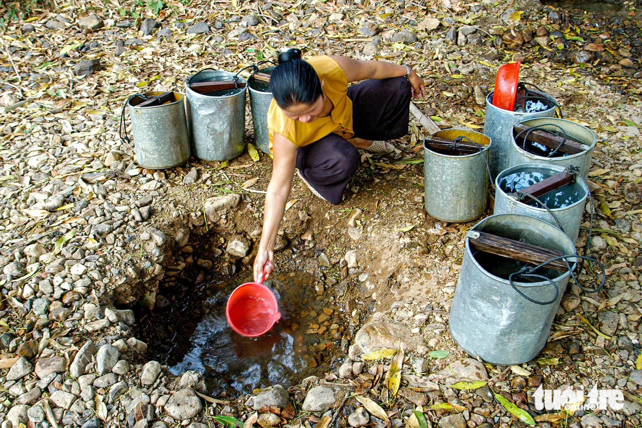 Vào mùa nắng, dân cư khu vực hưởng lợi từ dự án khan hiếm nước sinh hoạt.