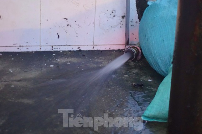 Hầm chui Tân Tạo thất thủ, người dân TPHCM 'khóc' trong cơn mưa ảnh 10
