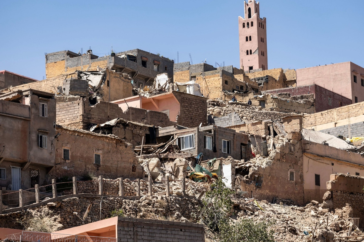 Những ngôi nhà bị hư hại hoặc bị phá hủy sau trận động đất ở Moulay Brahim, Morocco, ngày 9/9. (Ảnh: AFP)
