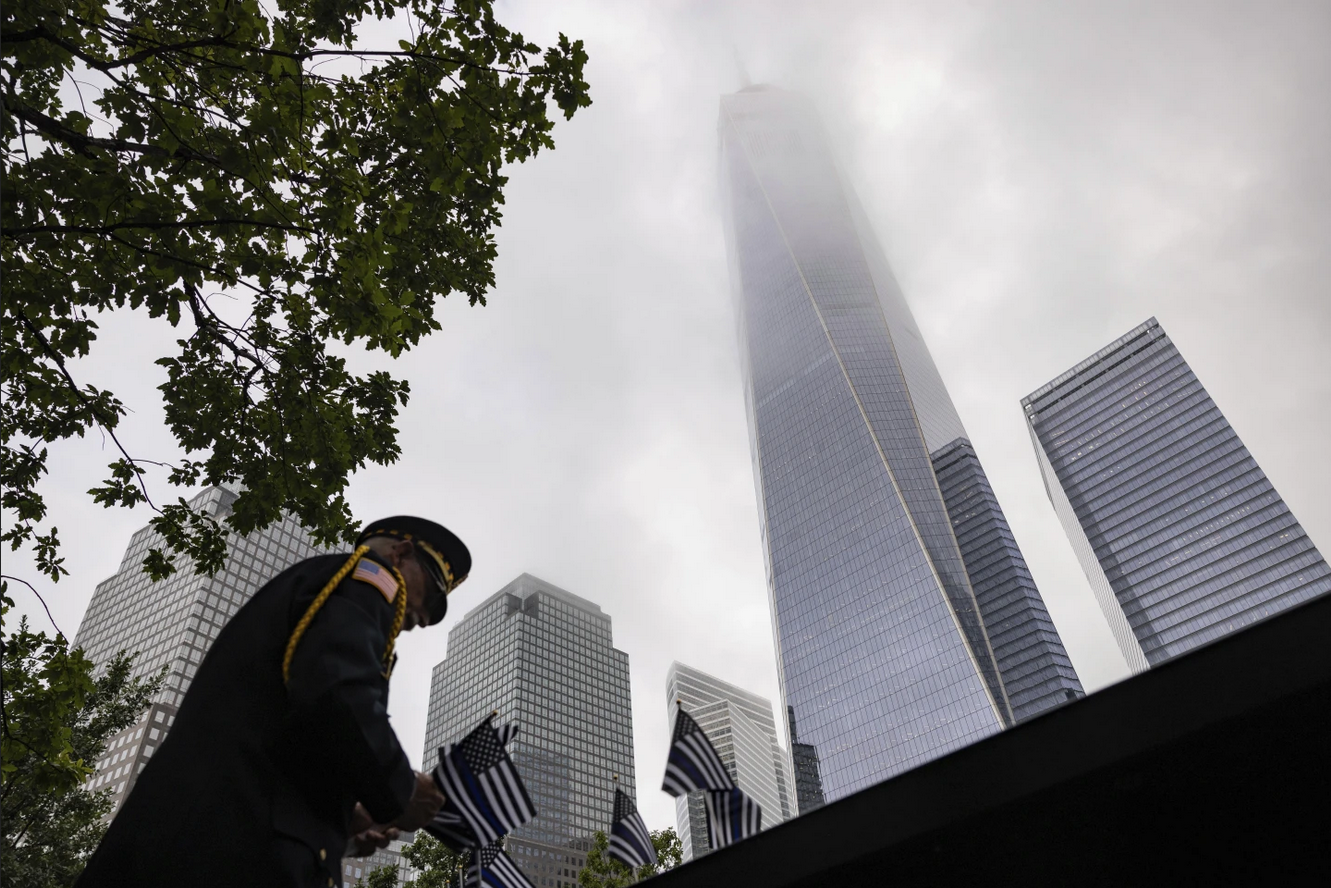 Người Mỹ tới Vùng đất số 0 để tưởng nhớ 3.000 nạn nhân vụ khủng bố 11/9 - 1