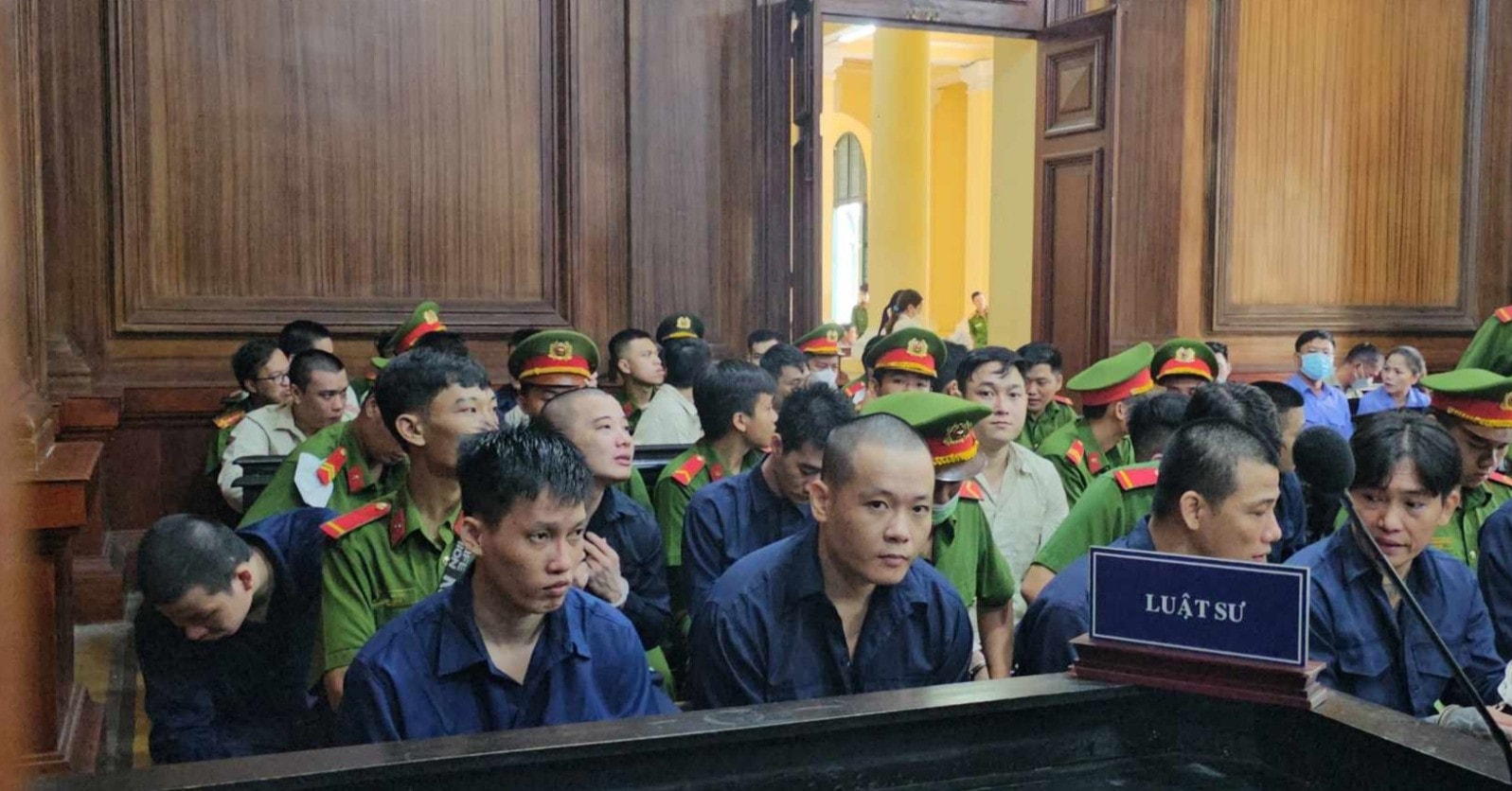 94 bị cáo lĩnh án vụ nhóm giang hồ áo cam gây náo loạn quán ốc ở TP.HCM