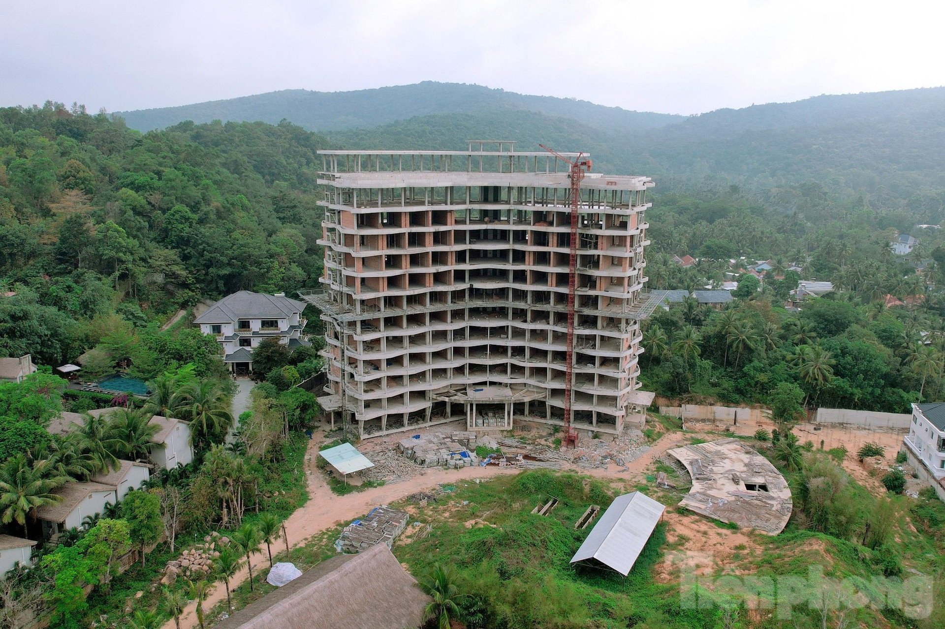 Tiết lộ lý do chưa cưỡng chế khách sạn 12 tầng xây trái phép ở Phú Quốc ảnh 1