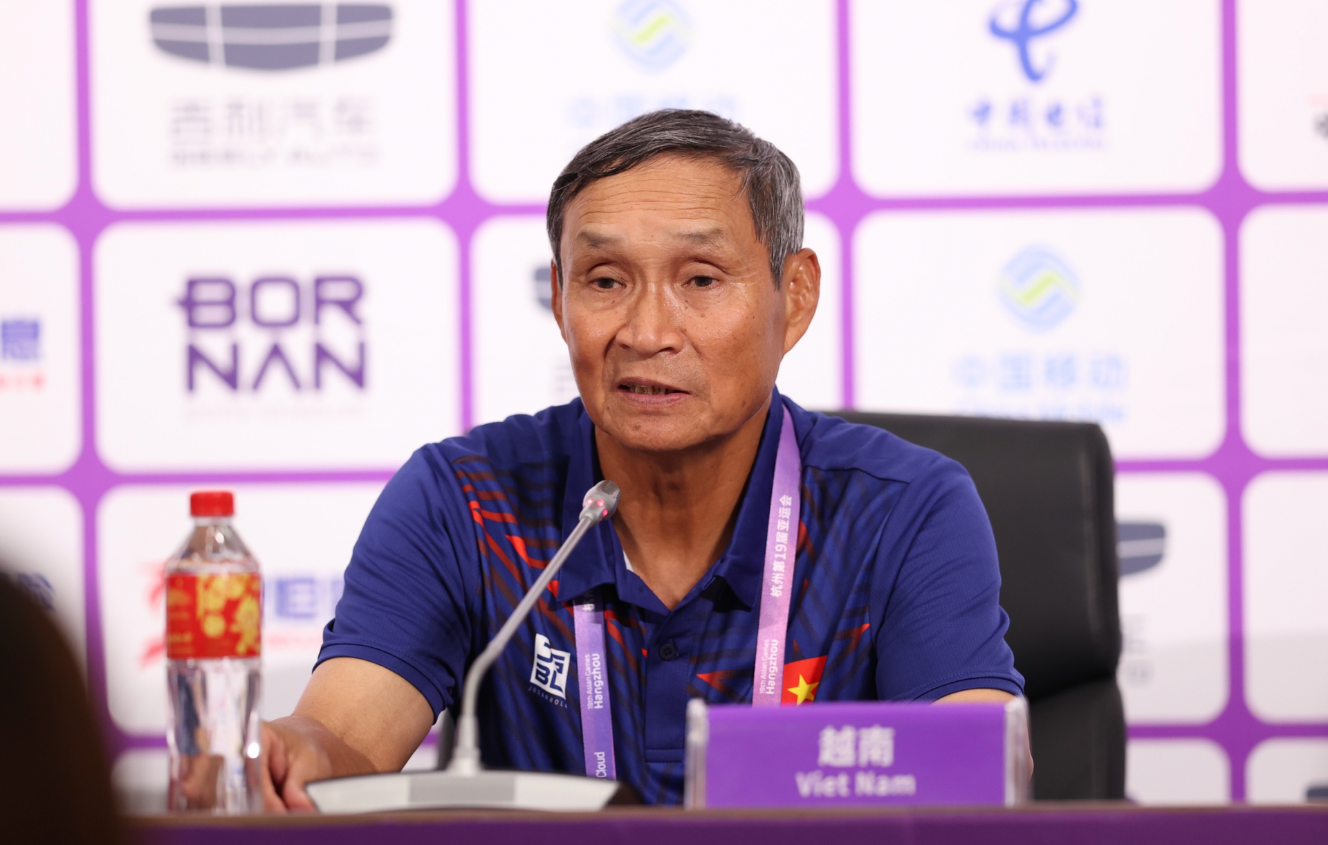 HLV Mai Đức Chung nói gì khi đội tuyển nữ Việt Nam thắng nhọc Nepal?