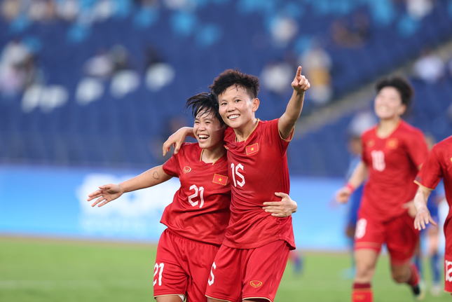 HLV Mai Đức Chung nói gì khi đội tuyển nữ Việt Nam thắng nhọc Nepal? ảnh 2