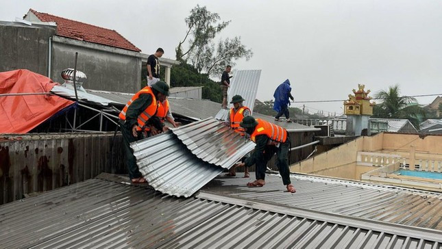 Hơn 70 ngôi nhà tại TT-Huế bị lốc xoáy tàn phá ảnh 3