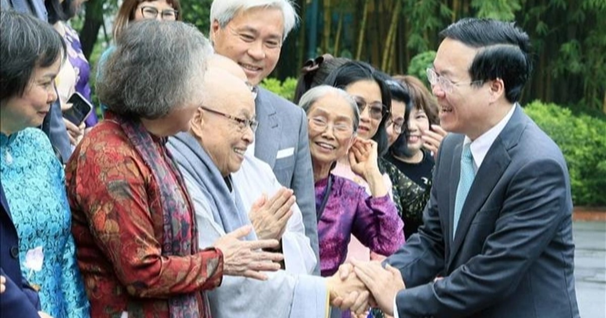 Chủ tịch nước gặp gỡ đại biểu Quỹ học bổng Vừ A Dính và Câu lạc bộ Vì Hoàng Sa, Trường Sa thân yêu