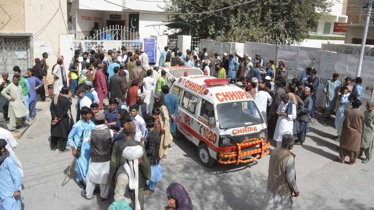Đánh bom đẫm máu ở Pakistan, hơn 50 người chết - 1