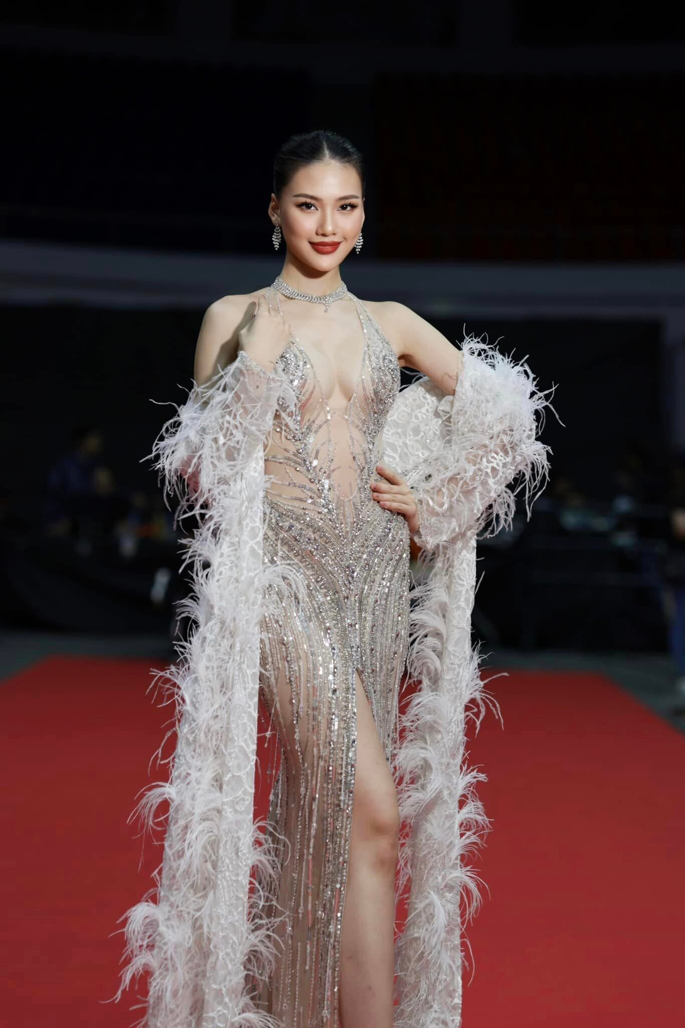 Vẻ gợi cảm hút mắt của Miss Universe Vietnam 2023 Bùi Quỳnh Hoa - 2