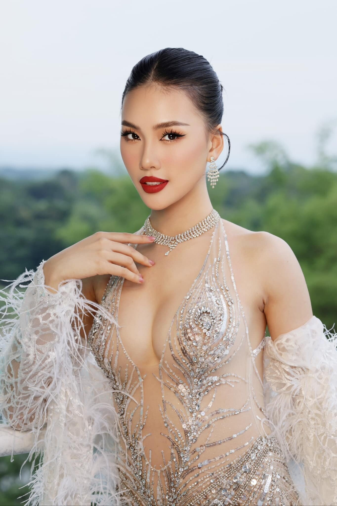 Vẻ gợi cảm hút mắt của Miss Universe Vietnam 2023 Bùi Quỳnh Hoa - 3
