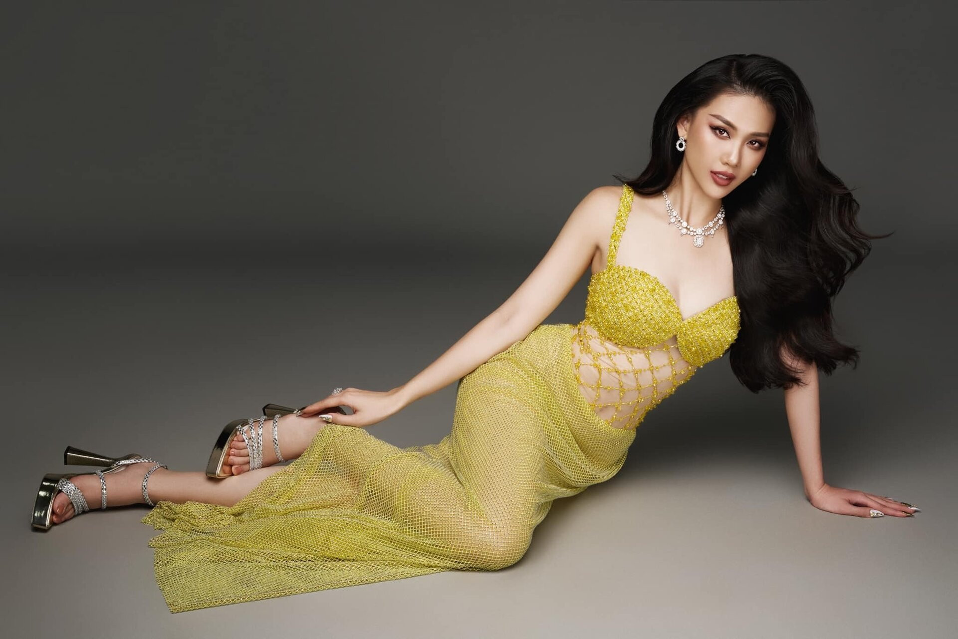 Vẻ gợi cảm hút mắt của Miss Universe Vietnam 2023 Bùi Quỳnh Hoa - 7
