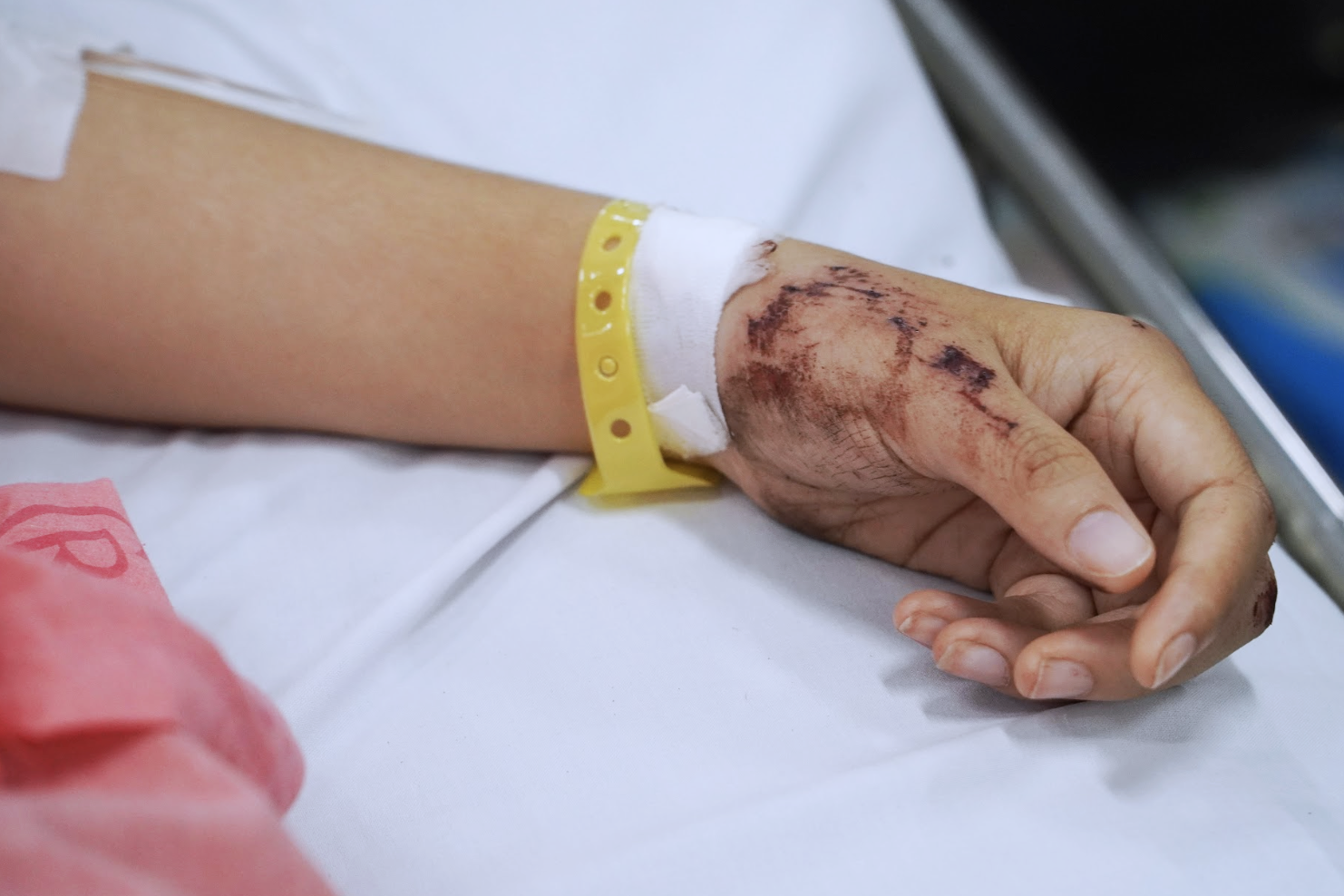 Vụ xe Thành Bưởi gây tai nạn, 4 người chết: Cô gái 24 tuổi xuất huyết não - 2