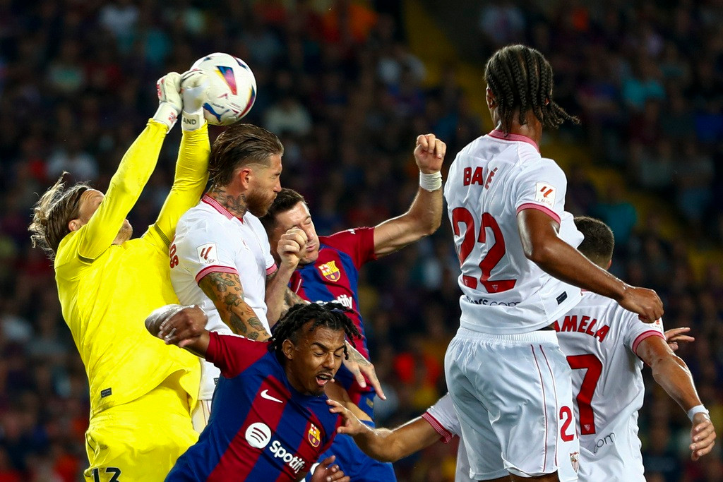 Sergio Ramos trở thành tội đồ khiến đội nhà thua Barcelona - 2