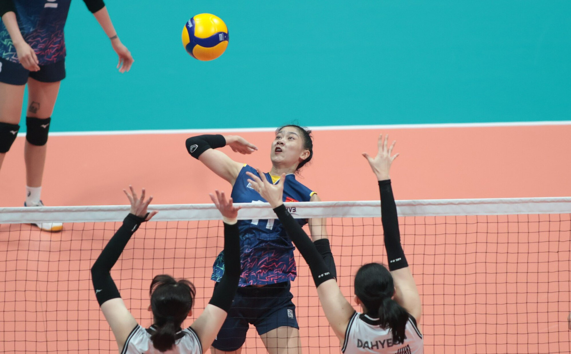 Đội tuyển bóng chuyền nữ Việt Nam tiếp tục thắng Hàn Quốc chỉ chưa đầy 2 tháng.