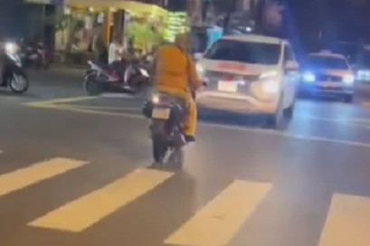Nhà sư ở Đắk Lắk chạy xe lạng lách, đánh nhau với người đi đường - 2