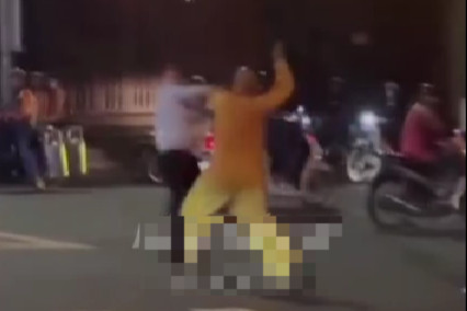Nhà sư ở Đắk Lắk chạy xe lạng lách, đánh nhau với người đi đường - 1